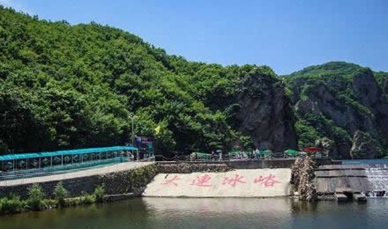 冰峪沟景区，这个隐藏在辽宁东部的自然瑰宝，究竟有何魅力？今天就带大家一起揭开它的神秘面纱。